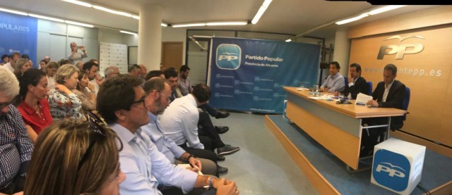 El PP de Alicante reivindica su renovación interna ante el incógnito futuro de Rajoy