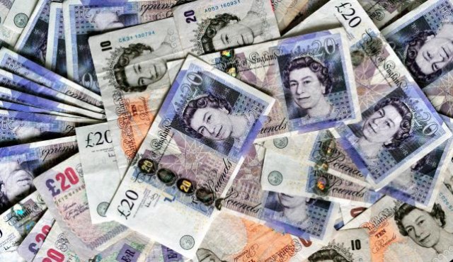 La libra esterlina se apea de los 1,40 dólares por primera vez desde 2009