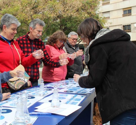 Los clientes de Hidraqua dejan de crear 35.000 kilos de residuos plásticos al consumir agua del grifo