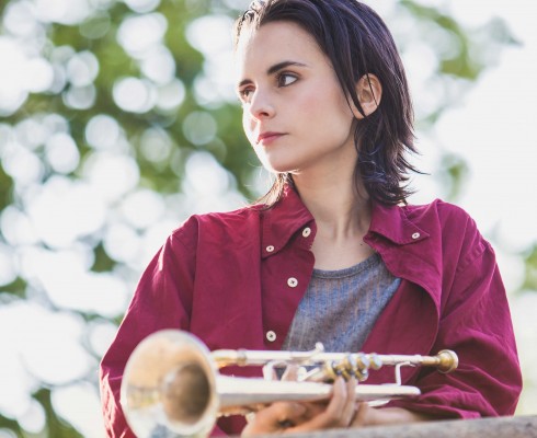Andrea Motis, la artista catalana que está alcanzando la escena del jazz internacional con sus 'covers'
