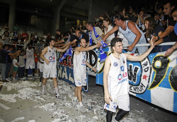 El Canoe apaga el sueño del ascenso