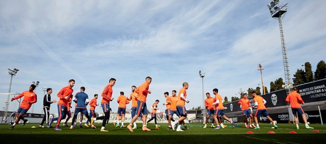 El Valencia se ejercita en la última sesión antes de viajar a Austria