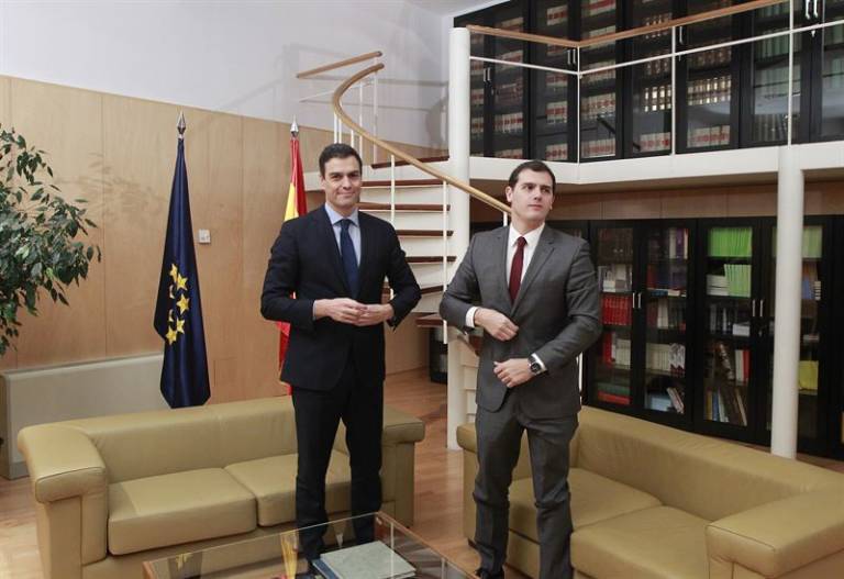 El PSOE no menciona a Ciudadanos en su consulta a la militancia sobre el pacto 