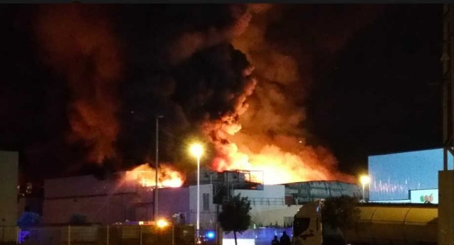 Un incendio destruye la fábrica de pan de Mercadona en Puçol, propiedad de Juan Roig
