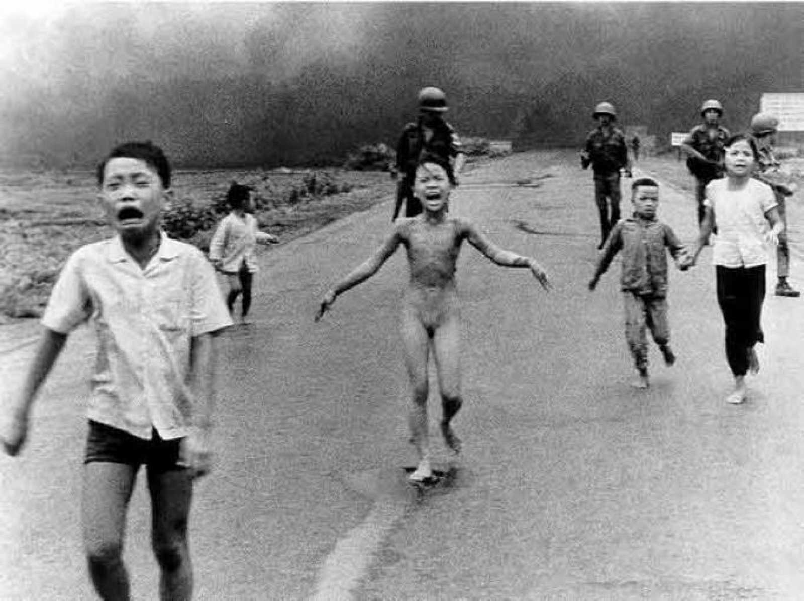 Una de las imágenes más icónicas de la Guerra de Vietnam (NICK UT) - 