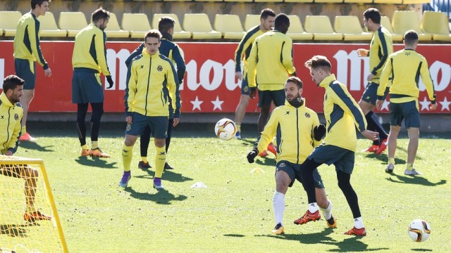 Marcelino se lleva a 19 futbolista a Nápoles en busca de los octavos
