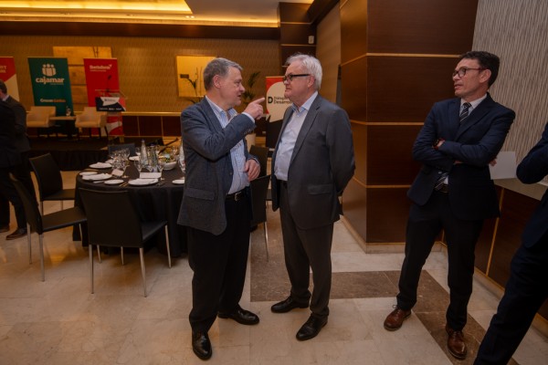 Dialogos para el desarrollo con Jordi Sevilla y Álvaro Nadal (fotos RAFA MOLINA)