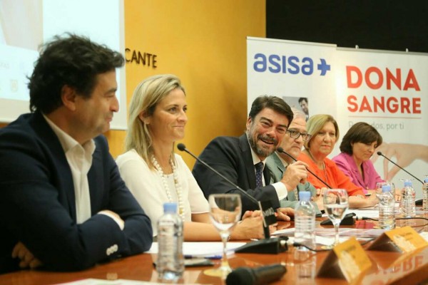 Barcala deja los veladores en manos de los técnicos y atribuye la lluvia de peticiones al atasco previo