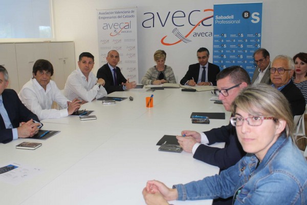 Avecal y Banco Sabadell firman un convenio para fomentar el desarrollo y crecimiento de empresas del calzado