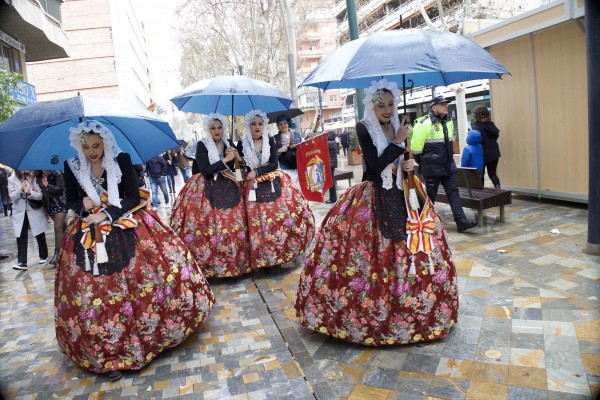 Una gran mascletà muestra en Murcia la magia de las  'Fogueres' de Alicante (Fotos: CPM IMAGEN)