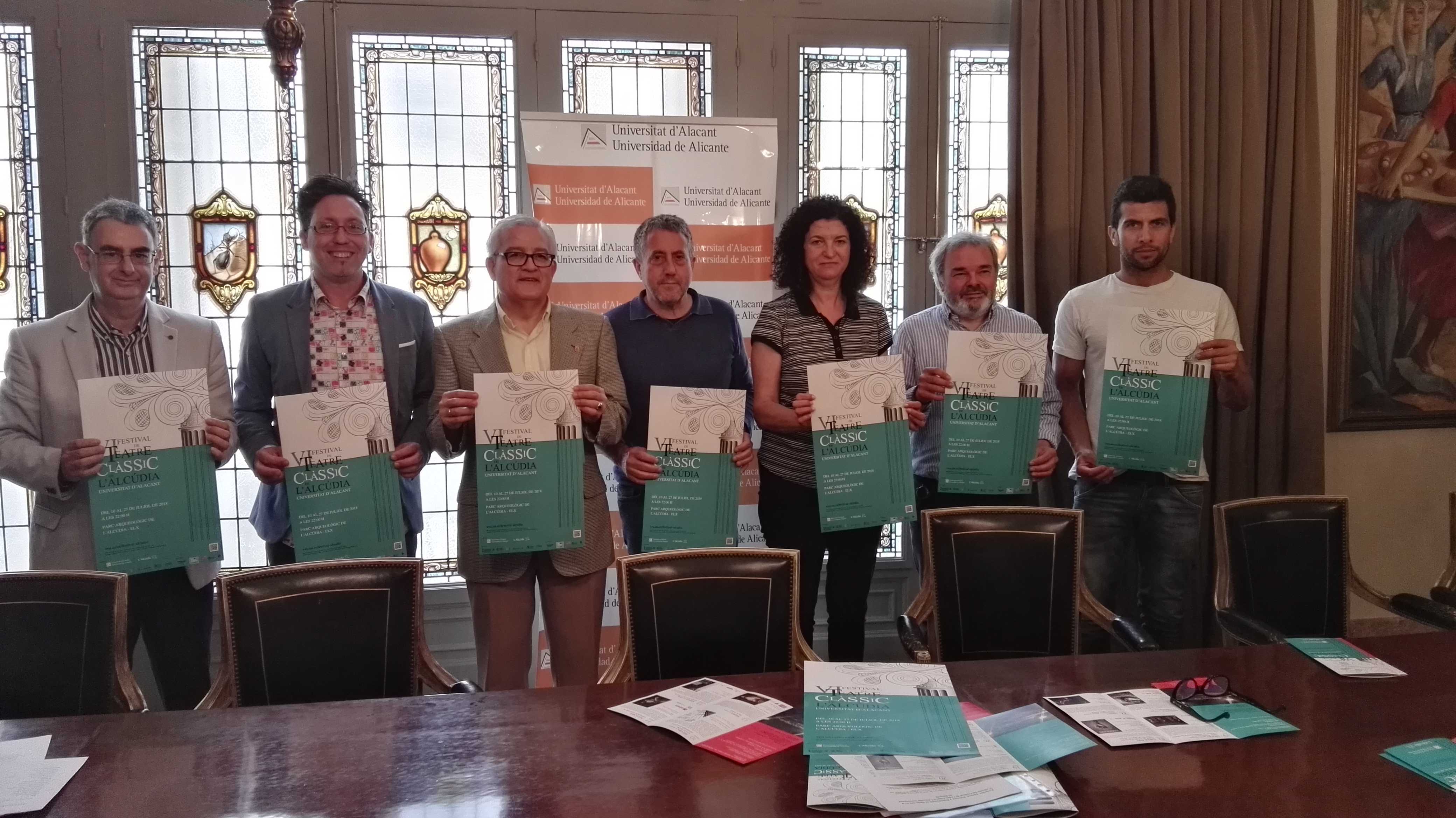 Las autoridades en la presentación del festival. Foto: AP - 