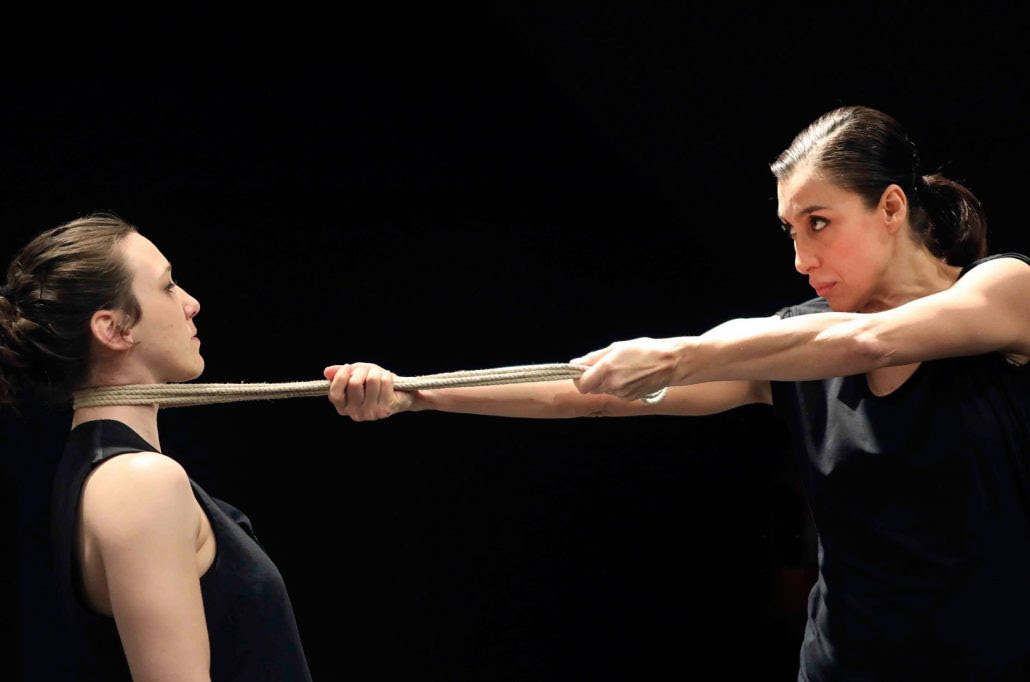 L'espectacle de dansa 'Crotch' tracta la identitat de gènere des de les vivències del col·lectiu LGTB