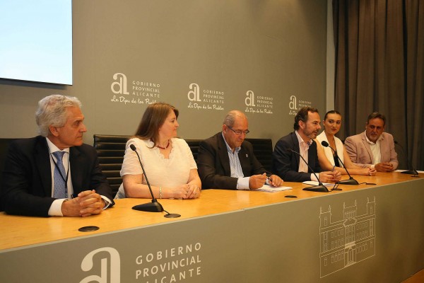 Setenta policías para evitar que los menores consuman alcohol en Fogueres