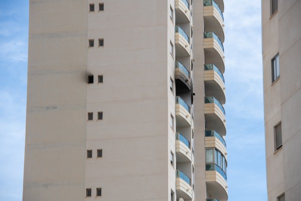 Incendio en el edificio de la Vila Joiosa (Fotos: Rafa Molina)