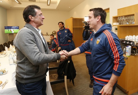 Kempes apoya al equipo en Viena