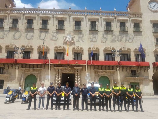 Alicante reactiva la unidad policial para controlar las terrazas y el 'tardeo' con 8 agentes