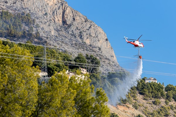 Fotos del incendio de Altea Hills (fotos PEPE OLIVARES)