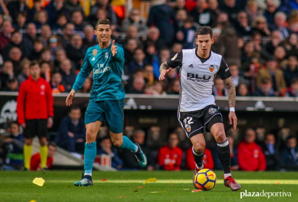 Mendes pide que renueve Santi Mina