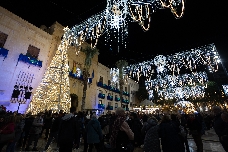 A Elche no le dan las uvas con la luz y encarga el alumbrado navideño por 400.000 euros anuales