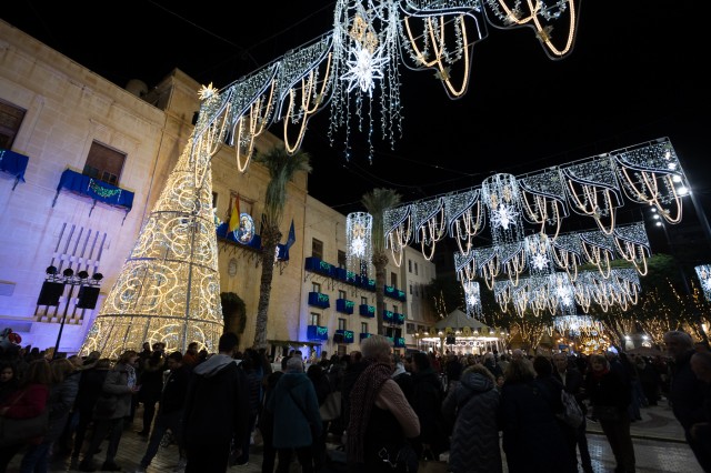 A Elche no le dan las uvas con la luz y encarga el alumbrado navideño por 400.000 euros anuales