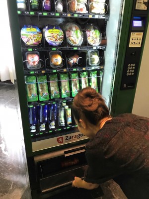 La comida en los lugares de trabajo suele tener altas cantidades de sodio y poca fruta
