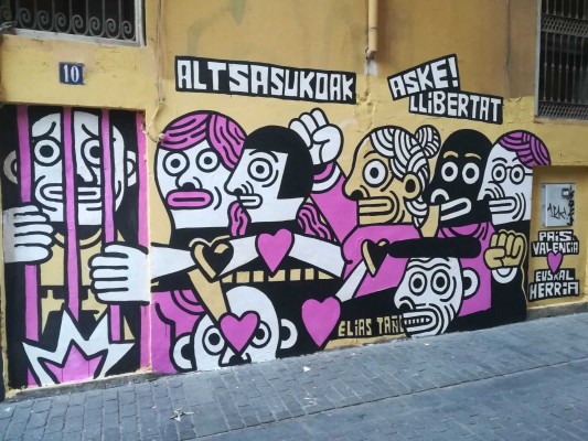 El Ayuntamiento ofrece a Elías Taño un ‘muro blanco’ tras borrar su mural sobre el 'caso Alsasua'