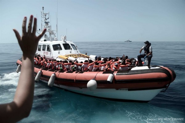 Completado el traslado de 250 de los migrantes del 'Aquarius' a barcos italianos para ir hacia València