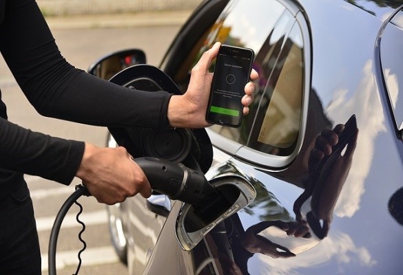 Porsche lanza un servicio digital de carga para sus vehículos eléctricos
