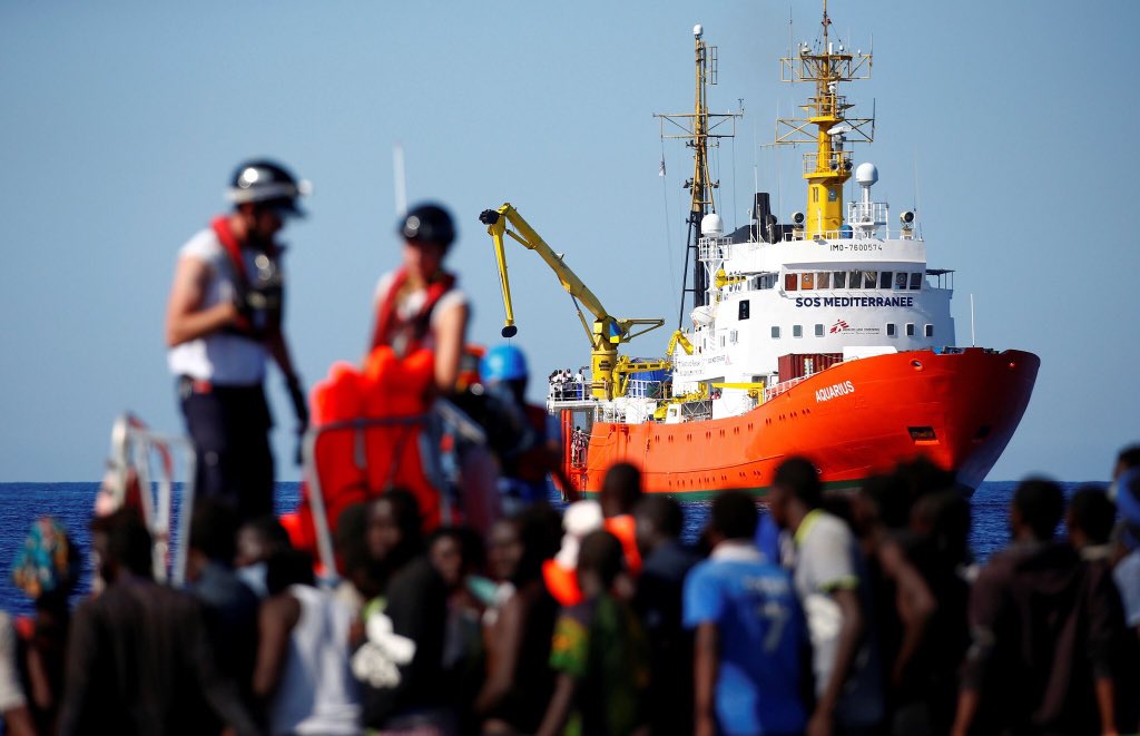 El CECOVA ofrece la colaboración para reforzar la atención sanitaria a los inmigrantes del Aquarius