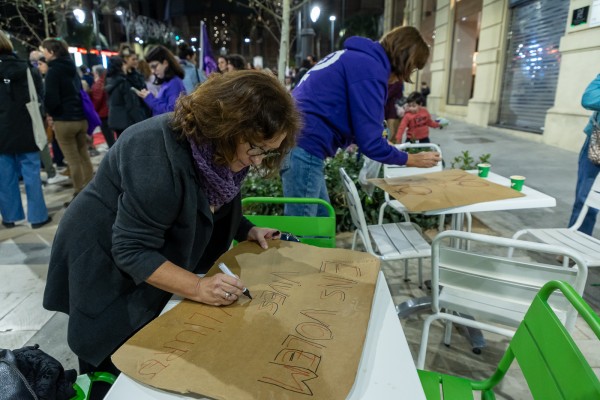 Concentración en Alicante por el Día contra la violencia de género (Fotos: Pepe Olivares)