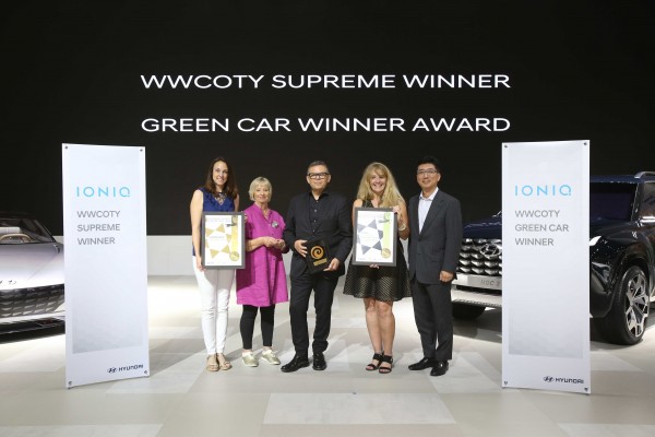 Hyundai IONIQ galardonado con el Premio Supremo Mundial de Mujeres del Año en el Salón Internacional del Automóvil de Busan