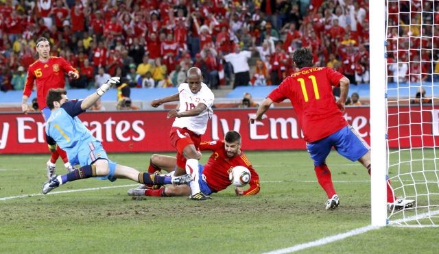 España se enfrenta a las dudas que siembran sus debuts
