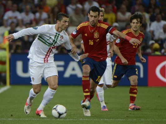 España, 17 victorias, 13 empates y 5 derrotas contra Portugal