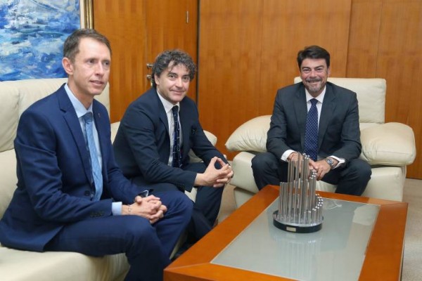 Todo queda igual en la Oficina Turística... menos el tiovivo: deberá trasladarse en 15 días
