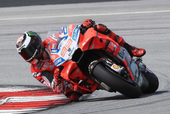 Lorenzo avisa, Márquez sufre