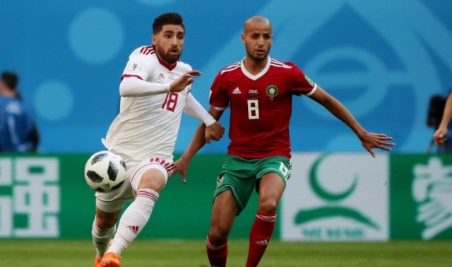 Irán vence a Marruecos en el descuento