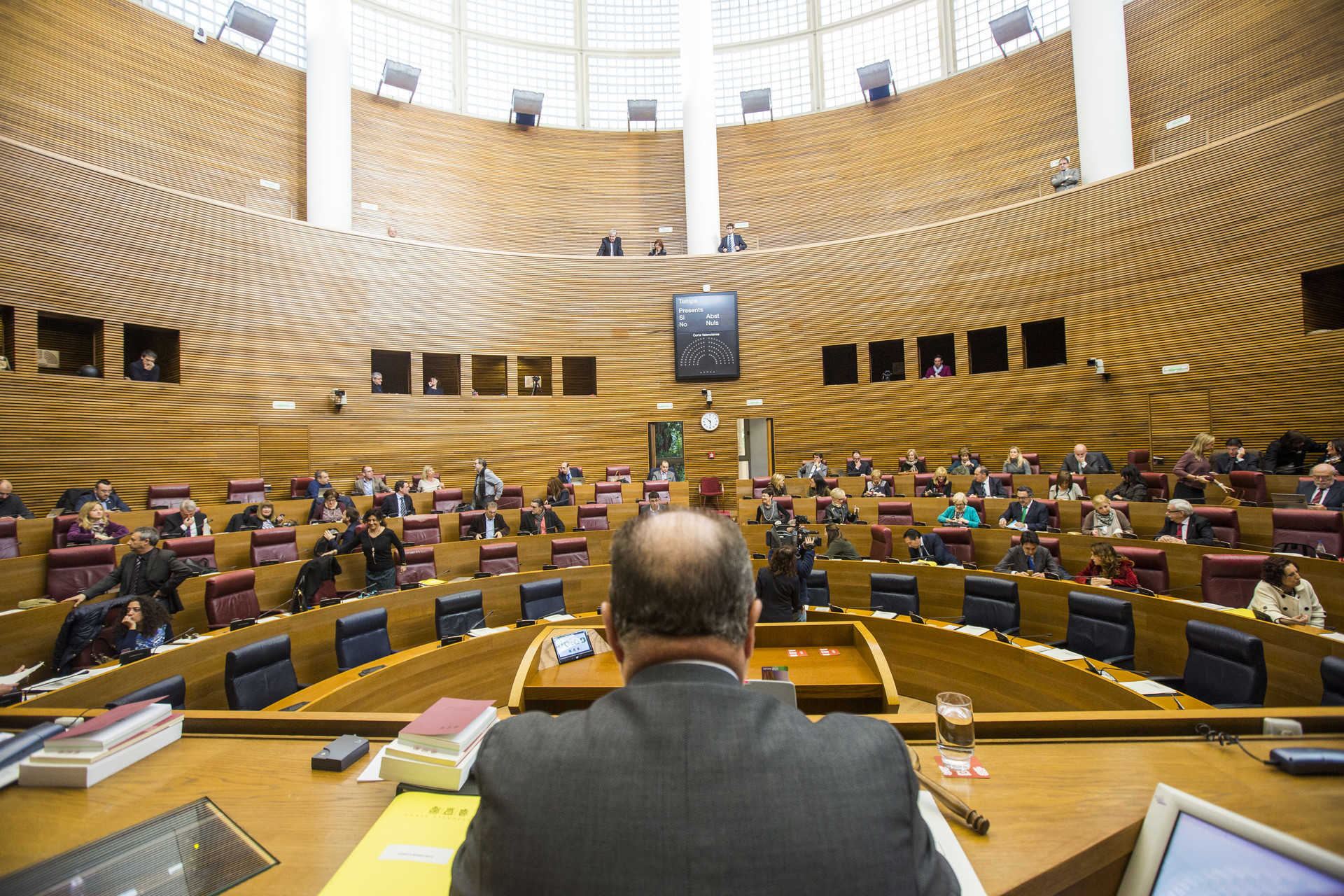 Les Corts Valencianes vistas desde el puesto del presidente de la cámara. Foto: EVA MÁÑEZ - 