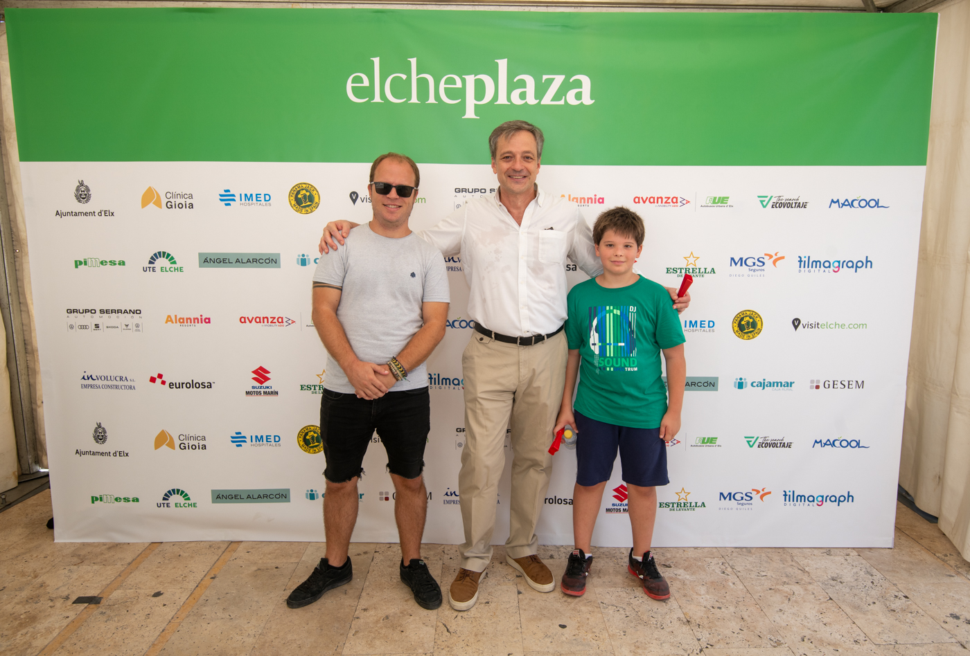 Racó Elche Plaza y 'mascletà' de Pirotecnia Fuegos Artificiales Mediterráneo (FOTOS: Rafa Molina)