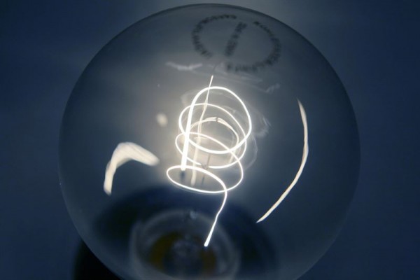 S&P prepara la tijera sobre las eléctricas por los bajos precios de la energía