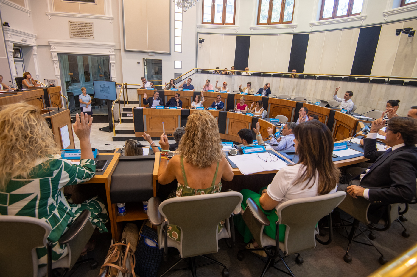 Primer pleno de la Diputación de Alicante (fotos RAFA MOLINA)