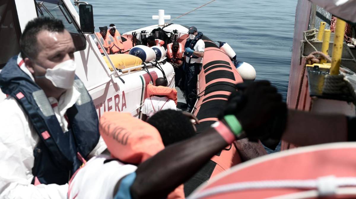 Los migrantes del Aquarius tendrán una autorización especial de un mes