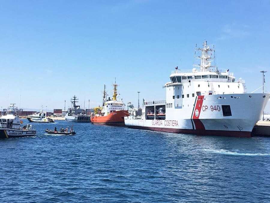València completa el desembarco de los 629 migrantes del 'Aquarius'

