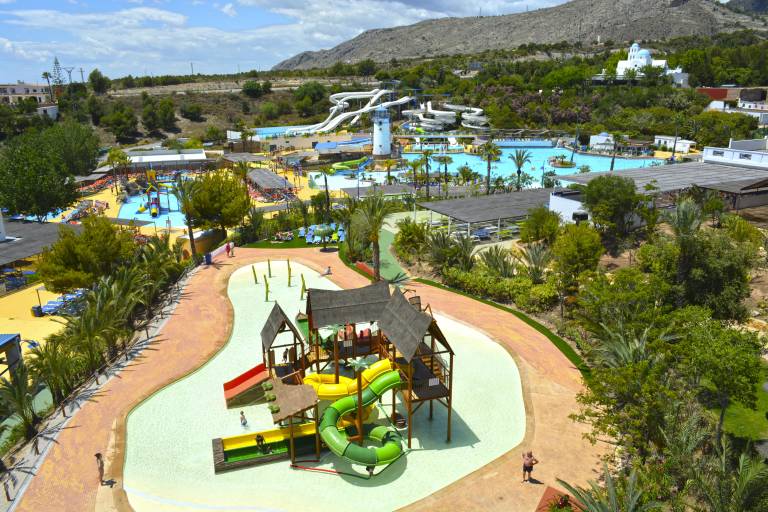 Los suelos de Terra Mítica: el Consell ingresa 24 millones a plazos; solo Fuertes paga al contado