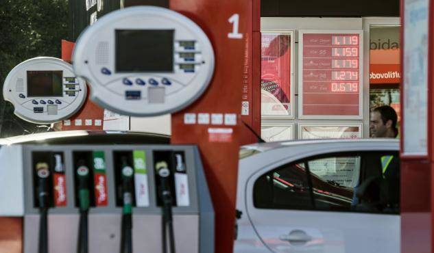 El IPC interanual se cae al -0,8% en febrero por el abaratamiento de gasolinas y alimentos