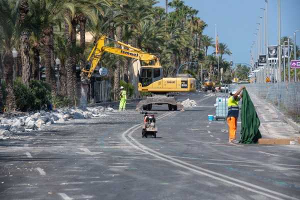Cierre al tráfico por obras de la ZBE en el frente marítimo de Alicante (Fotos: Rafa Molina)
