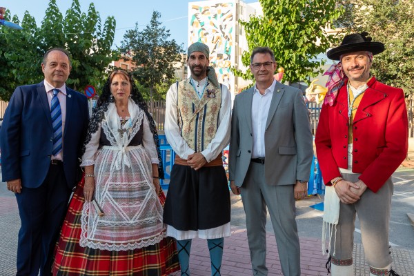 Ofrenda al patrón en Sant Joan d'Alacant (fotos PEPE OLIVARES)