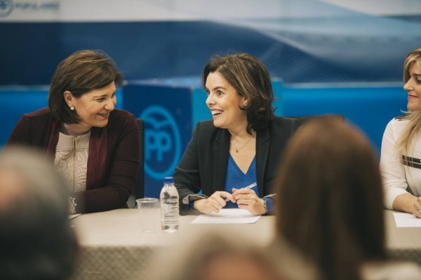 Sáenz de Santamaría y Cospedal anuncian su candidatura a la presidencia del PP