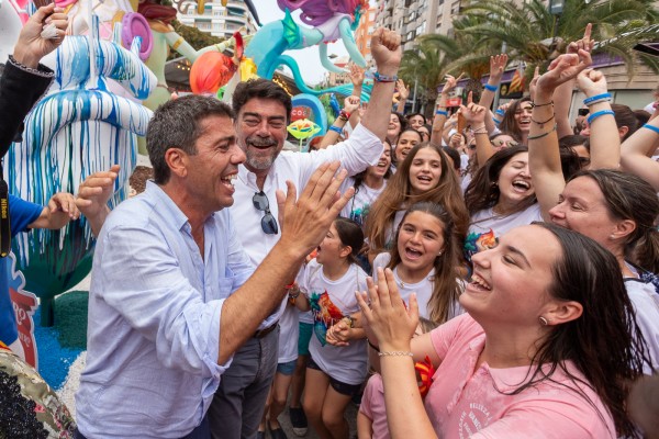 La hoguera de Diputació - Renfe consigue el primer premio en categoría Especial (FOTOS: Pepe Olivares)