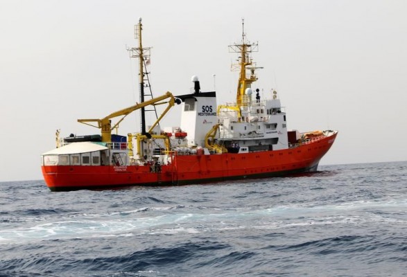 El Aquarius ultima su aprovisionamiento para zarpar 