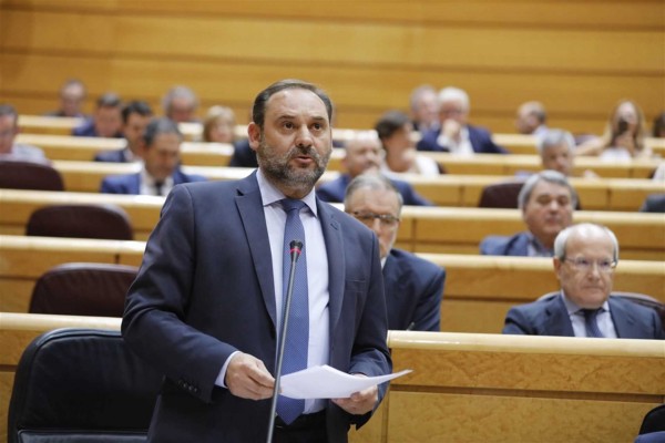 Ábalos confirma que quitará el peaje de la autopista AP-1 a partir del 30 de noviembre
